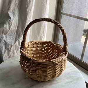 Large basket with handle